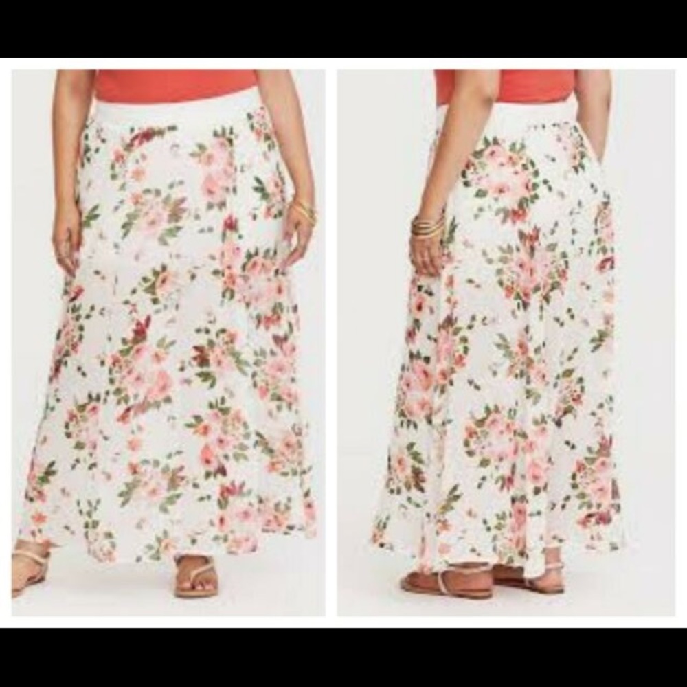 Torrid 4 White Floral Chiffon Skirt